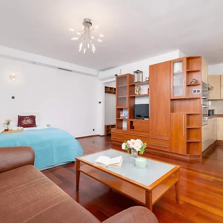 Krupnicza Family With Ac Quiet Old Town By Renters Apartmán